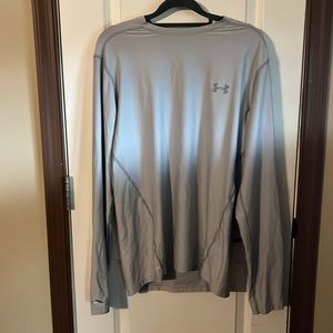 Men’s large fitted under armor, gray, long sleeve shirt, great condition